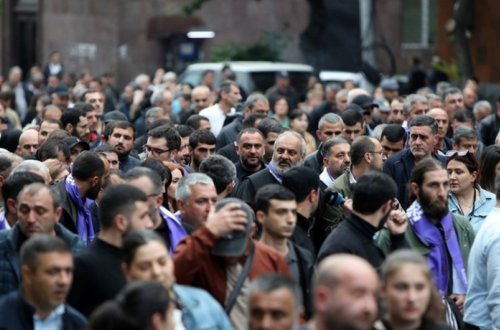 Ermənistanın DİN rəhbəri etirazçılarla görüşdən imtina edib