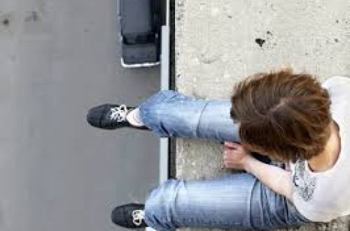 Şabranda yeniyetmə dördüncü mərtəbədən yıxıldı