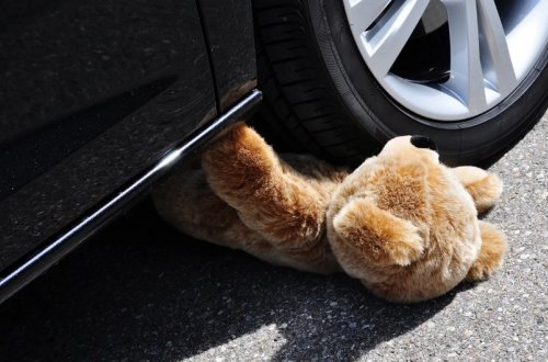 Bakıda avtomobil 5 yaşlı uşağı vurub