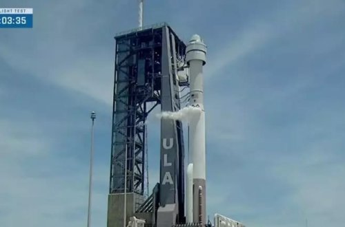 Boeing-in ilk insanlı uçuşu təxirə salındı