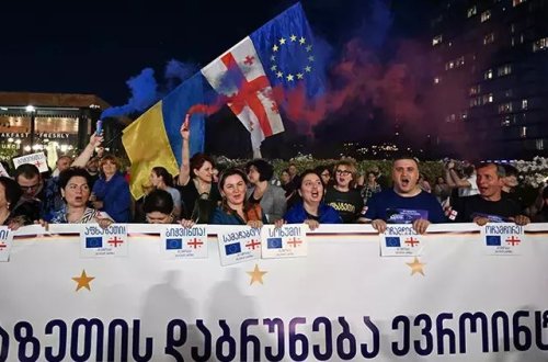 Gürcüstanda mübahisəli “xarici təsir qanunu” qüvvəyə minir