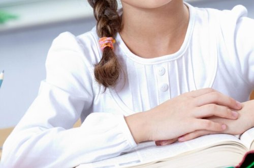 Azərbaycanda məktəbdə 60 yaşlı ustadan azyaşlı şagirdə qarşı əxlaqsızlıq - həbs edildi