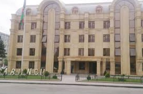 Düz İcra Hakimiyyətinin önündəki restoran vətəndaşların yolunu zəbt edib-Bakıxanovda biabırçılıq+Video