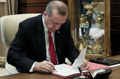 Ərdoğan bu şəxsləri vəzifəsindən azad etdi