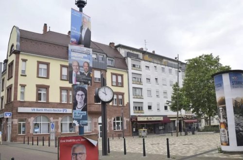 Almaniyada siyasətçiyə bıçaqla hücum edildi