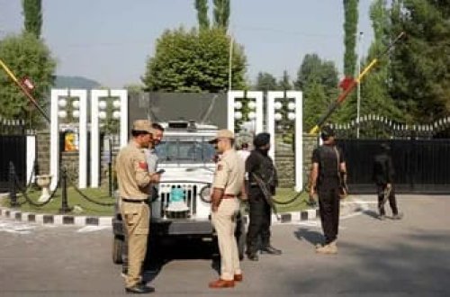 Hindistanda avtobusa silahlı hücum nəticəsində 10 nəfər öldü