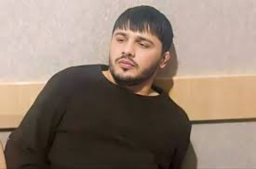 Ailəsinin beş üzvünü qətlə yetirməkdə şübhəli bilinən Əhməd Əhmədovun həbs qətimkan tədbirinin müddəti uzadılıb