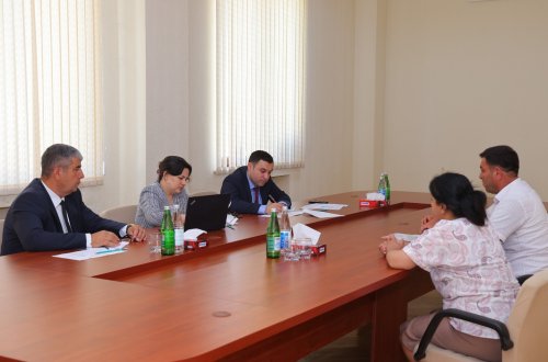 Kənd təsərrüfatı nazirinin müavini İlhamə Qədimova Füzulidə vətəndaşları qəbul edib, fermerlərlə görüşüb