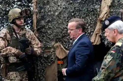 Almaniyanın müdafiə naziri yeni hərbi xidmət modelini təqdim edib