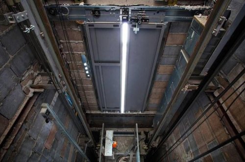 Bakıda faciə: yaşayış binasında lift qırıldı - Xəsarət alanlar var - VİDEO