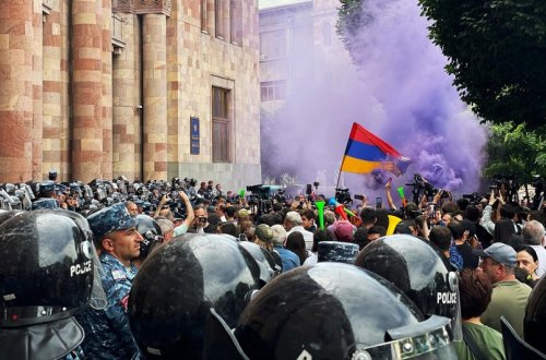 Ermənistanda etirazçıların kütləvi həbsinə başlanılıb