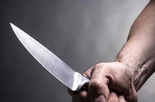 Bakıda nişanlısı mübahisə edən gənc özünü bıçaqladı