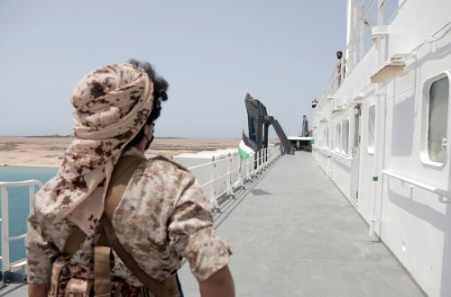 Husilərin Qırmızı dənizdə vurduğu yük gəmisi batıb