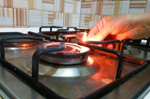 Rusiyada telefonla uşağa edilən dəhşətli cinayət əmri: qazı açıq qoy, kibriti yandır