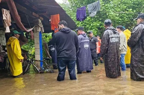 El Salvadorda daşqın və torpaq sürüşməsi nəticəsində ölənlərin sayı 11 nəfərə çatıb