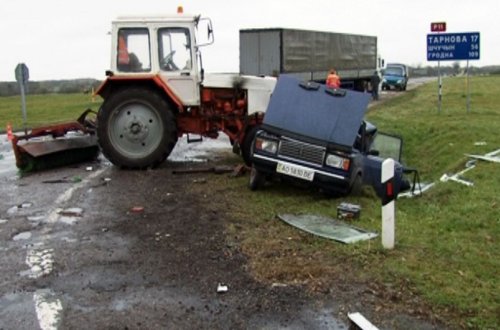Füzuli-Ağdam yolunda minik avtomobili traktorla toqquşub, ölənlər var