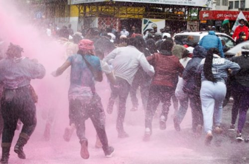 Afrika ölkəsində vergi iğtişaşları baş verib, onlarla insan yaralanıb