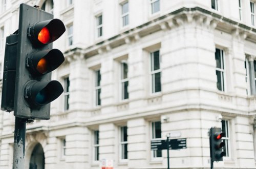 Svetoforun qırmızı işığında keçən və “protiv” sürənlər 100 manat cərimələnəcək