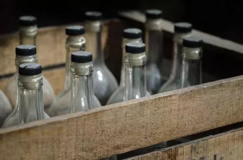 Hindistanda saxta spirtli içkilərdən ölənlərin sayı artır