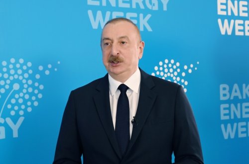 İlham Əliyev: Azərbaycan bərpaolunan enerjiyə sərmayə yatıranlar üçün cəlbedicidir