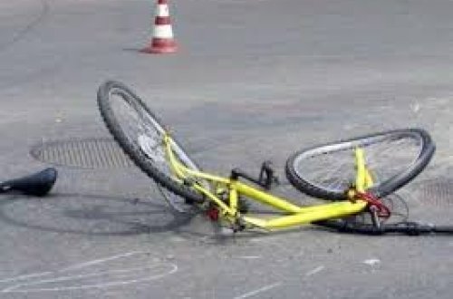 Mikroavtobusun vurduğu velosipedçi öldü