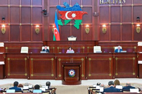 Milli Məclisin iclası başlayıb, gündəlikdə 17 məsələ var