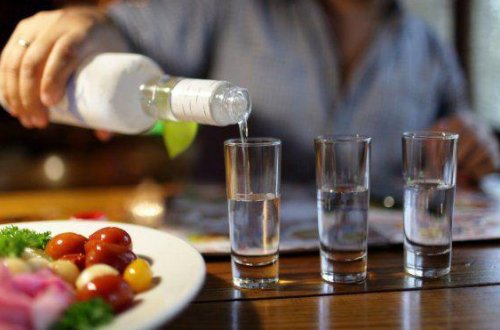 Hindistanda saxta spirtli içkilərdən ölənlərin sayı artır