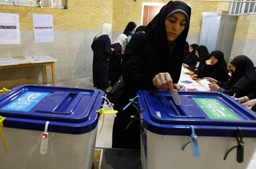 İran İrəvandakı Göy məsciddə seçki məntəqəsi açıb