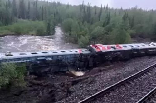 Rusiyada relsdən çıxan sərnişin qatarında 3 nəfər ölüb