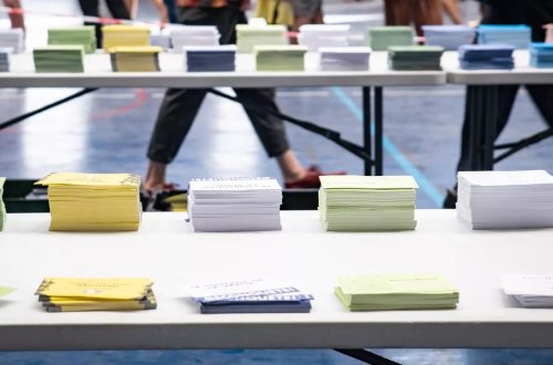 Fransada növbədənkənar ümumi seçkilər başlayıb