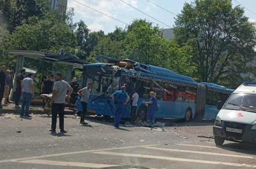 Moskvada avtobusun damında qaz balonu partlayıb: yaralanan var