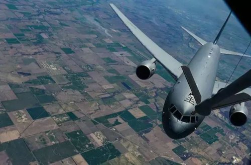 Nəqliyyat təyyarəsi eniş etmədən 45 saat ərzində dünyanı dövrə vuraraq tapşırığın öhdəsindən gəldi