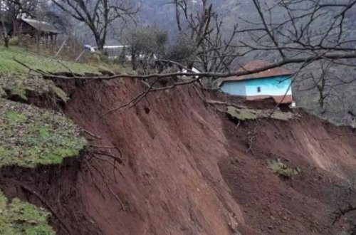 Azərbaycanın bəzi yerlərində güclü yağış sürüşmə və çökməyə səbəb olub