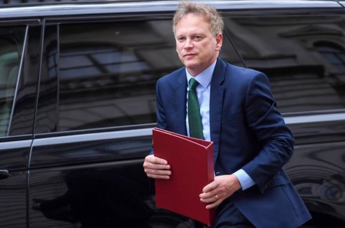 Britaniyanın müdafiə naziri seçkilərdə mühafizəkarların məğlubiyyətini etiraf edib