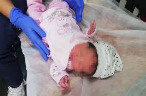 Azərbaycanda birhəftəlik körpəni küçəyə atdılar