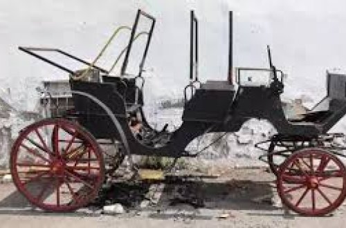 Türkiyədə yandırılan faytonu söndürmək istəyənlərə atəş açılıb: Ölən və yaralananlar var