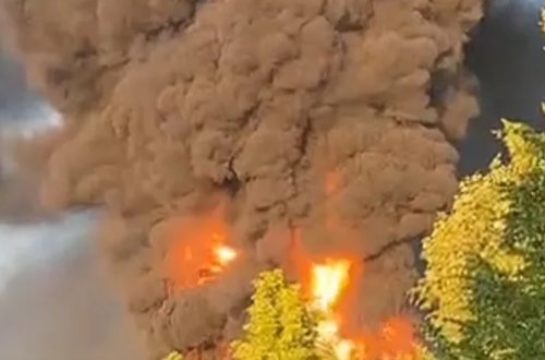 Ukrayna Volqoqraddakı neft bazasını PUA-larla vurdu, yanğın başladı