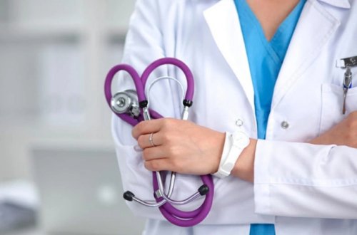 Azərbaycanda xəstənin ölümünə görə həkimə həbs cəzası verildi