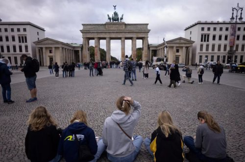 Avropanın əhalisi artaraq 449,2 milyon nəfərə çatıb