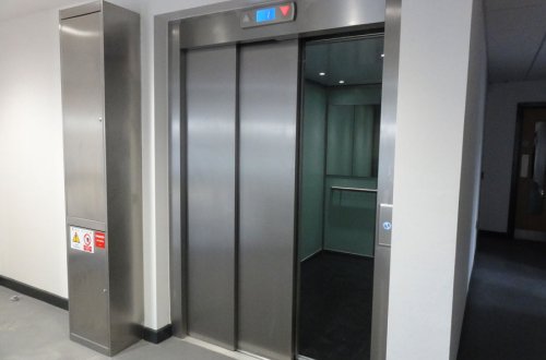 Bakıda daha bir binanın lifti qırıldı, xəsarət alanlar var – DETALLAR VİDEO