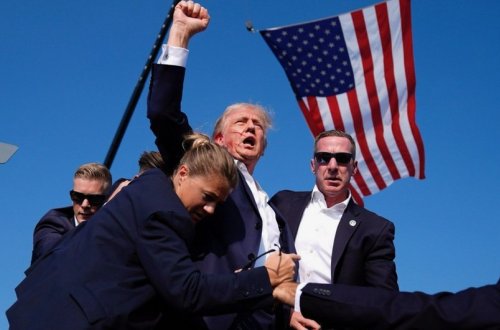 Trampın mitinqi zamanı atəş açılıb, siyasətçi yaralanıb -VİDEO