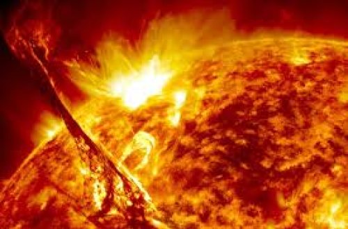 Günəşdə güclü partlayışlar baş verib