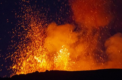 İtaliyanın Etna dağında vulkanik fəaliyyət davam edir