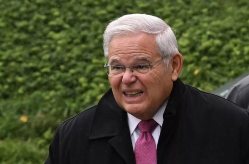 Rüşvətxorluqda ittiham olunan ABŞ senatoru təqsirli bilindi