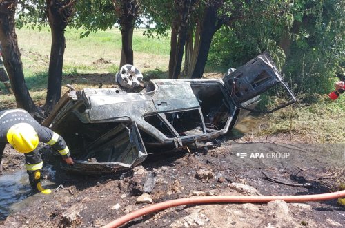 Ağdamda avtomobil aşaraq yanıb, xəsarət alan var - FOTO