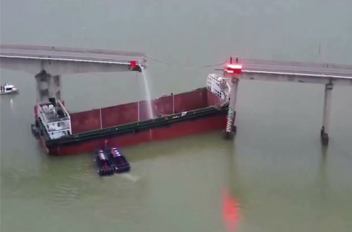 Çində körpünün uçması nəticəsində 11 nəfər öldü