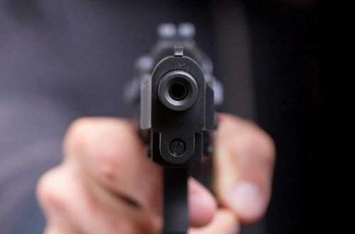 Ermənistanda İraq vətəndaşı özünü və iki polisi güllələyib