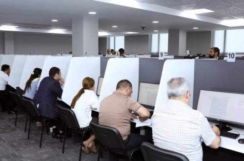 DİM-də 167 hakimliyə namizədin yazılı imtahanı keçirilib