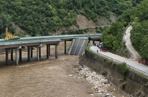 Çində şiddətli sel nəticəsində 11 nəfər öldü