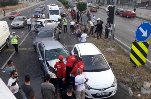 İstanbulda 10 avtomobil toqquşub, xeyli yaralı var